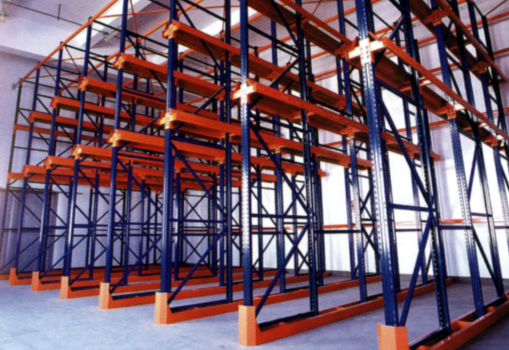 Ứng dụng kệ Driver in trong ngành Logistics 100