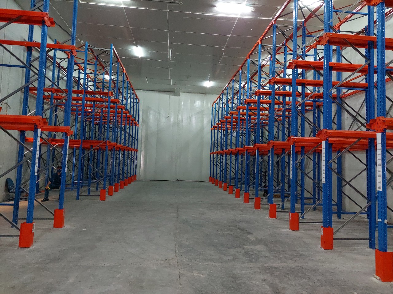 Ứng dụng kệ Driver in trong ngành Logistics 97