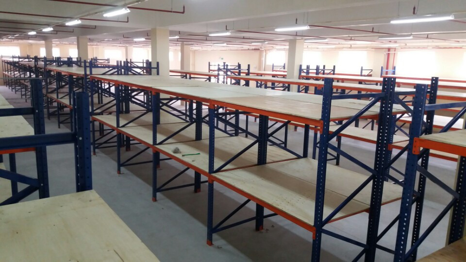 Kệ Selective sàn gỗ