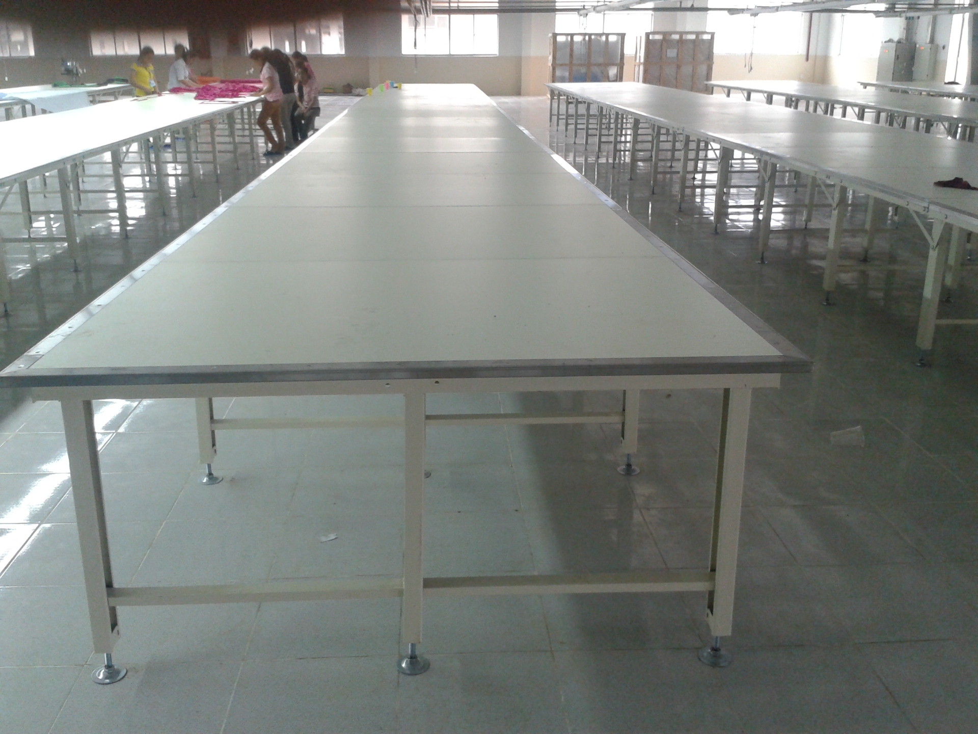 Bàn cắt vải